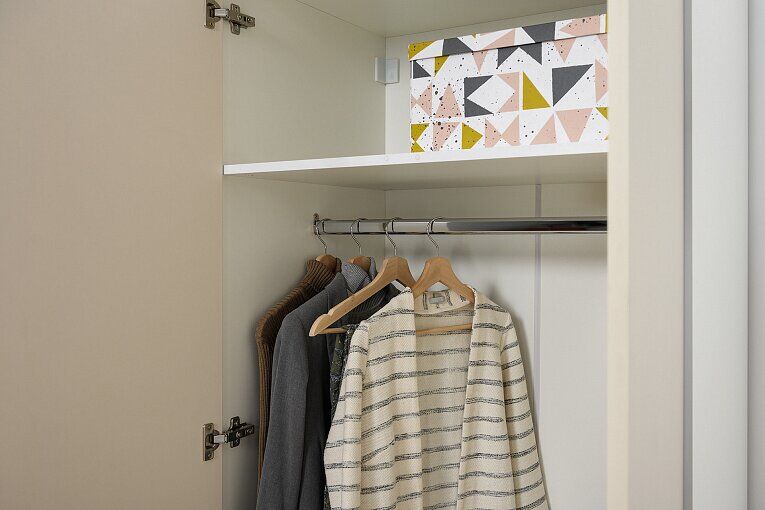 Марвэл Шкаф 16.317.02 Белый PE шагрень / Плэйн / Безмолвная Пустыня