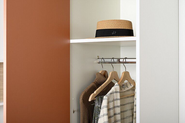 Марвэл Шкаф-пенал 16.316.01 Белый PE шагрень / Плэйн / Безмолвная Пустыня