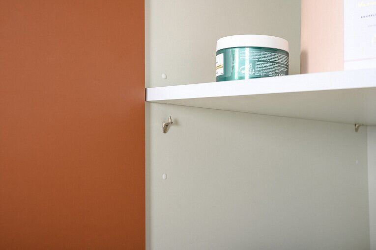 Марвэл Шкаф-пенал 16.316.01 Белый PE шагрень / Плэйн / Безмолвная Пустыня