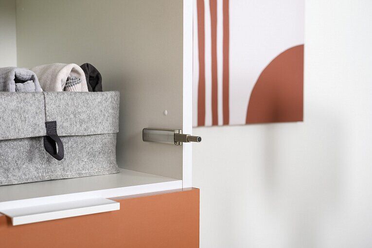 Марвэл Шкаф-пенал 16.316.02 Белый PE шагрень / Плэйн / Безмолвная Пустыня