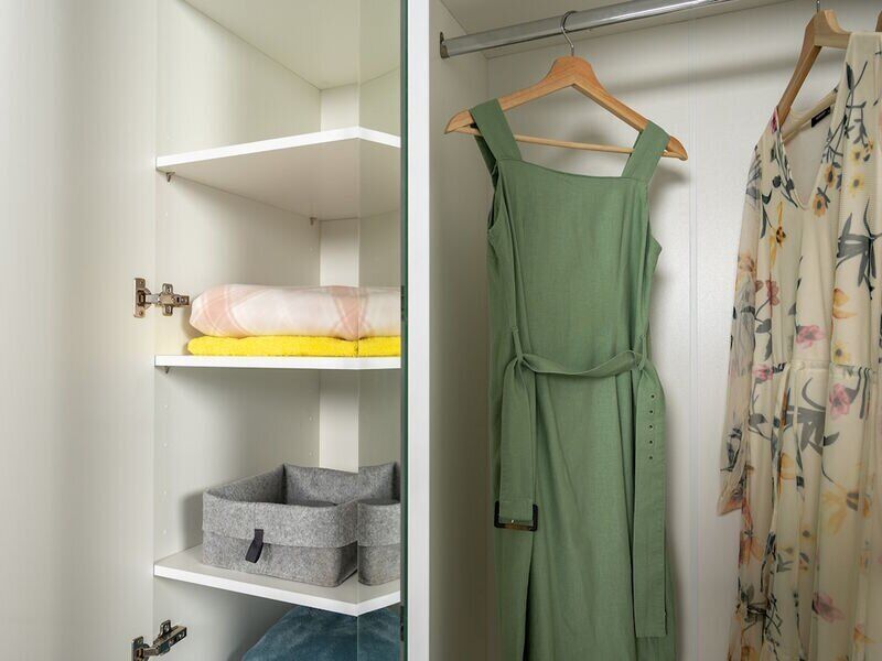 Остин Шкаф для одежды 13.336.03 белый/дуб золотой